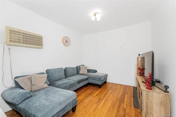 Bronx, NY 10465,426 Calhoun AVE