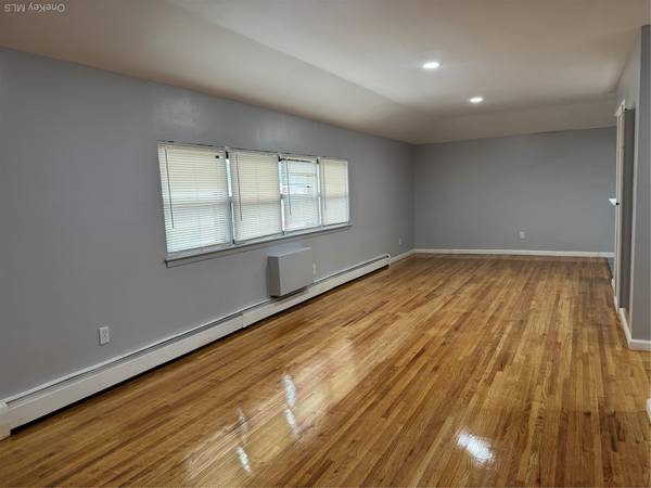 Fresh Meadows, NY 11365,59-43 174th ST #3rd Fl