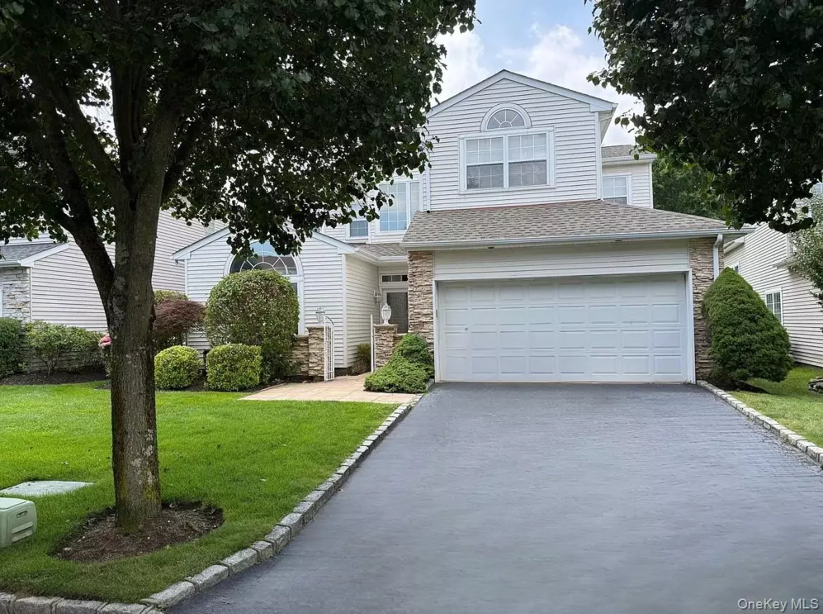 Hauppauge, NY 11788,76 Hamlet DR