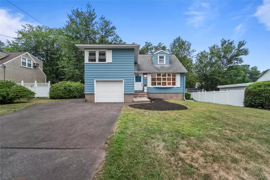 176 Quaspeck BLVD, Valley Cottage, NY 10989