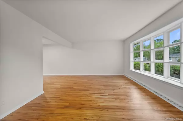 Valley Cottage, NY 10989,176 Quaspeck BLVD