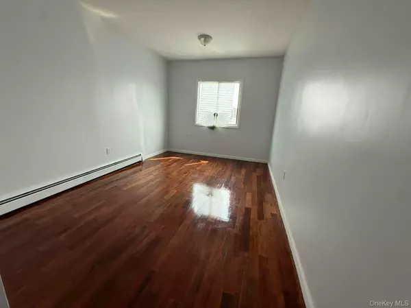 East Elmhurst, NY 11369,32-49 110th ST