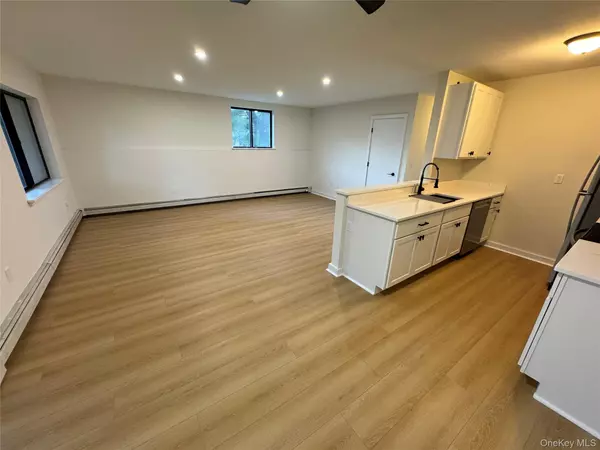 Hyde Park, NY 12538,20 Crum Elbow RD #3C