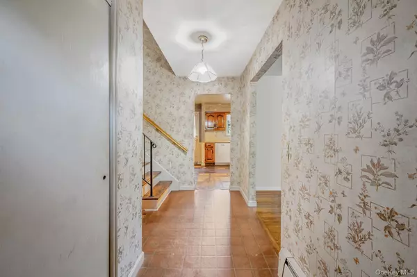 Hampton Bays, NY 11946,11 Easterly RD