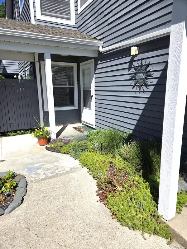 Middle Island, NY 11953,868 Birchwood Park DR
