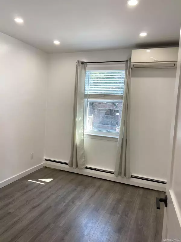 Bronx, NY 10463,3841 Orloff AVE