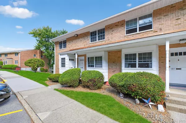 Peekskill, NY 10566,1840 Crompond Road #5C8