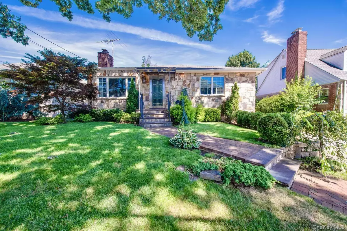 New Hyde Park, NY 11040,1641 Falmouth AVE