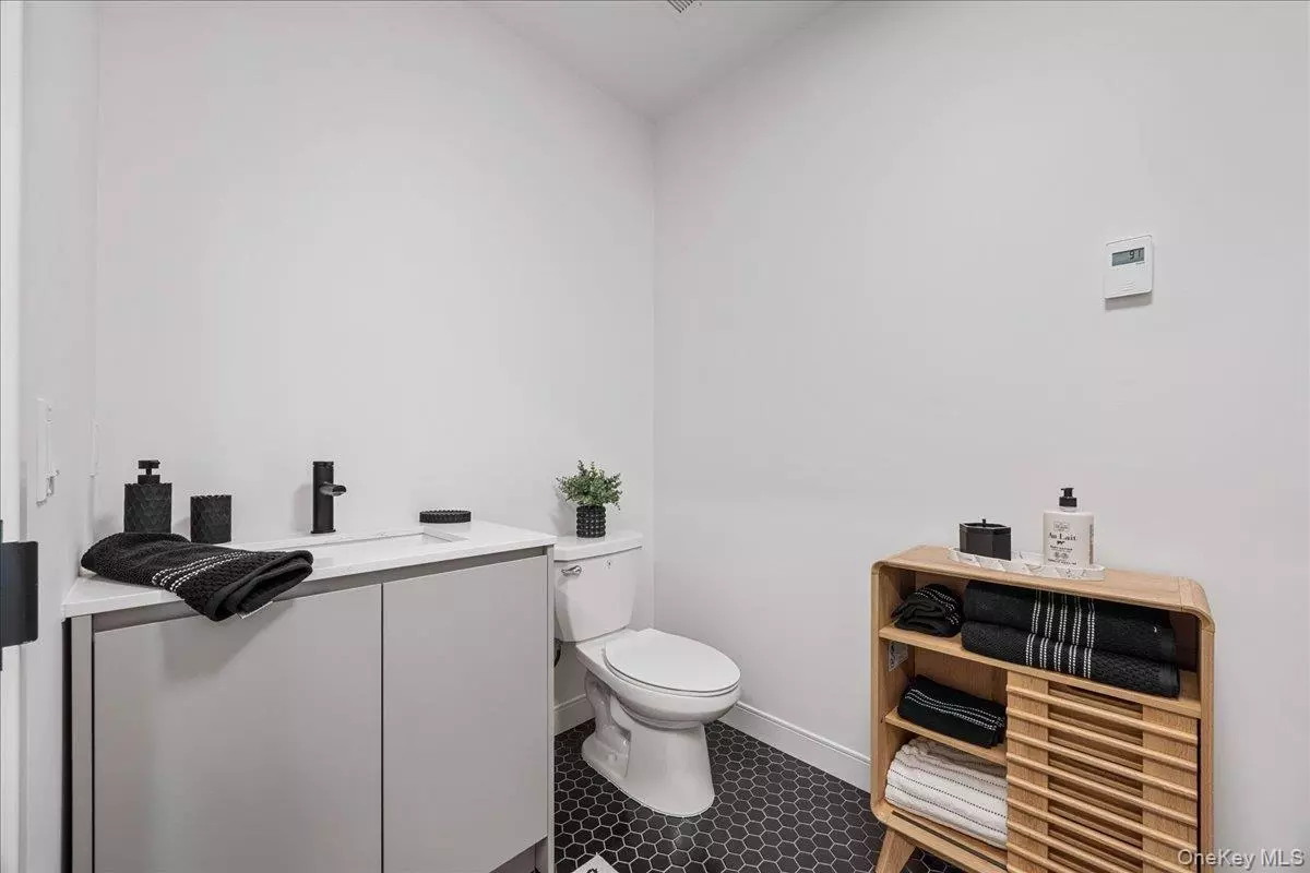 White Plains, NY 10601,8 Chester AVE #203