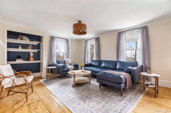 34 Hudson TER, Marlboro, NY 12542