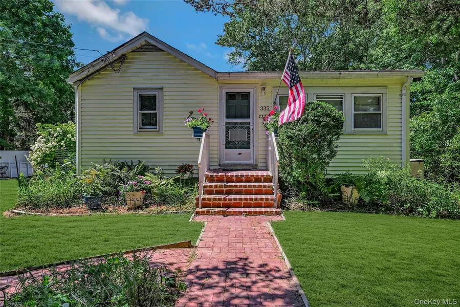 335 Dogwood LN, Southold, NY 11971
