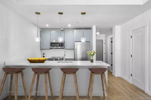 Pelham, NY 10803,139 Fifth AVE #3b