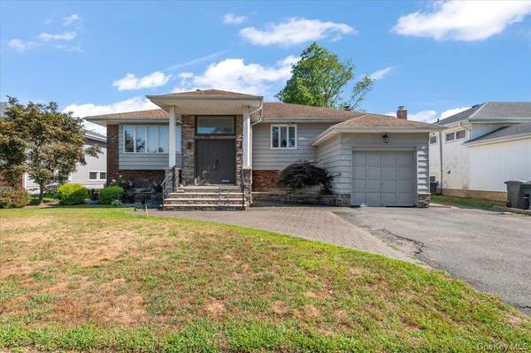844 Flanders DR, Valley Stream, NY 11581
