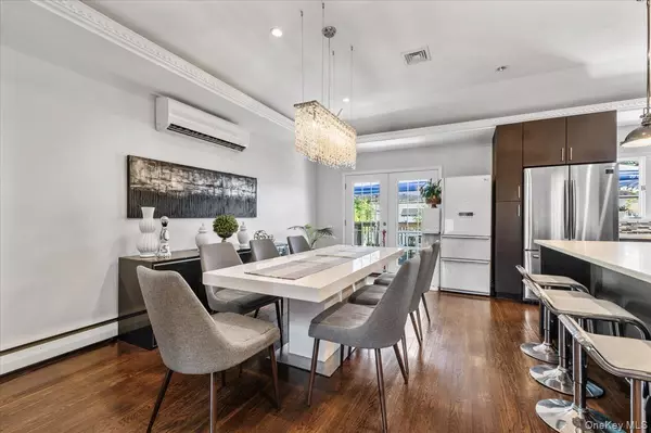 Valley Stream, NY 11581,844 Flanders DR