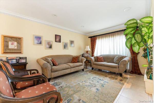 Woodmere, NY 11598,924 Northfield RD