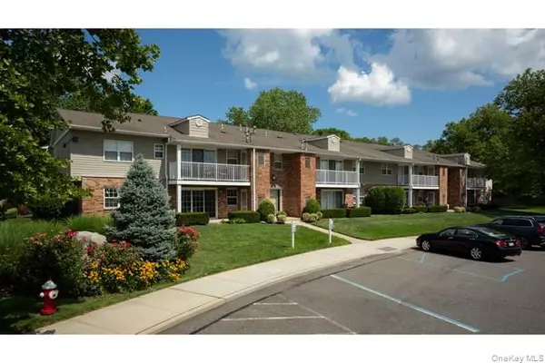 115 Westwood DR #138, Westbury, NY 11590