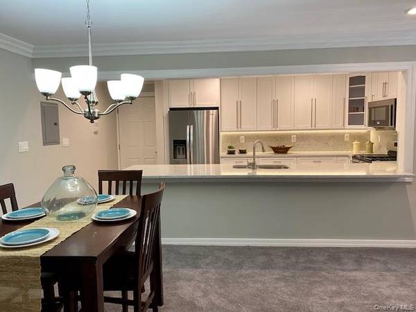 Westbury, NY 11590,115 Westwood DR #138
