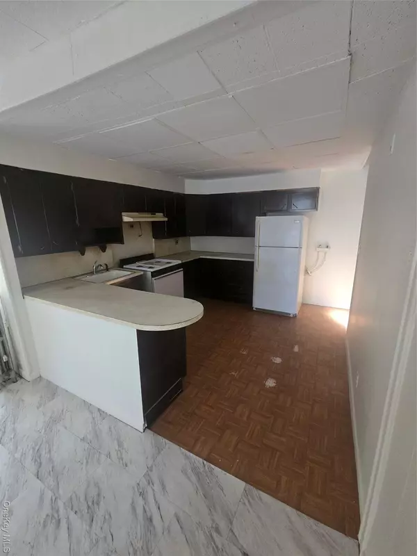 Glendale, NY 11385,7405 Myrtle AVE