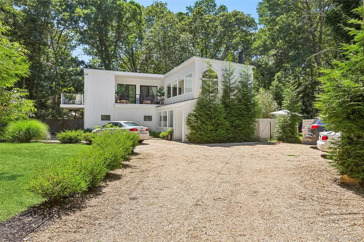 East Hampton, NY 11937,997 Springs Fireplace RD