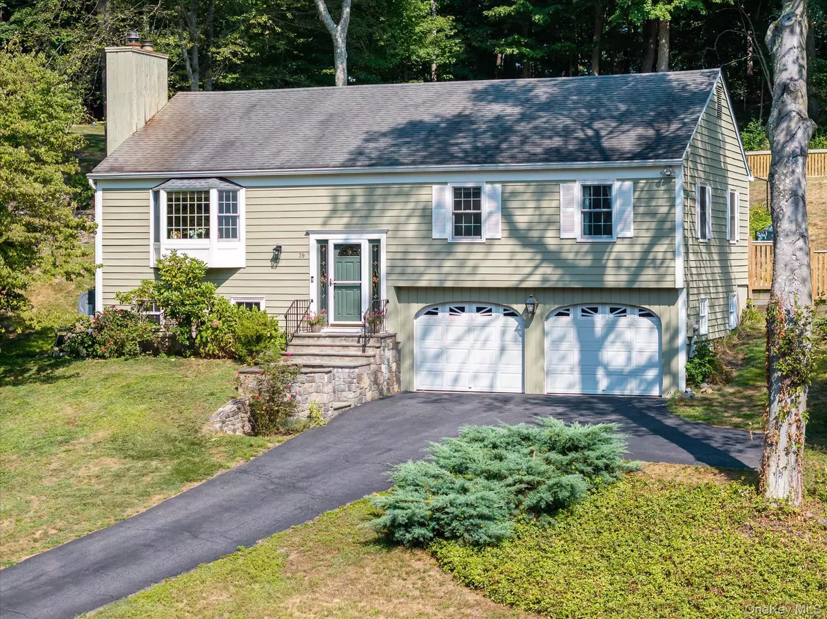 Bedford Corners, NY 10549,39 Cliffside LN