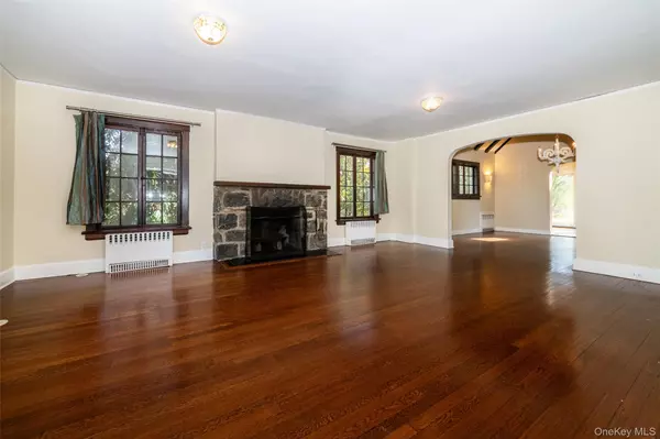 Larchmont, NY 10538,95 Edgewood AVE