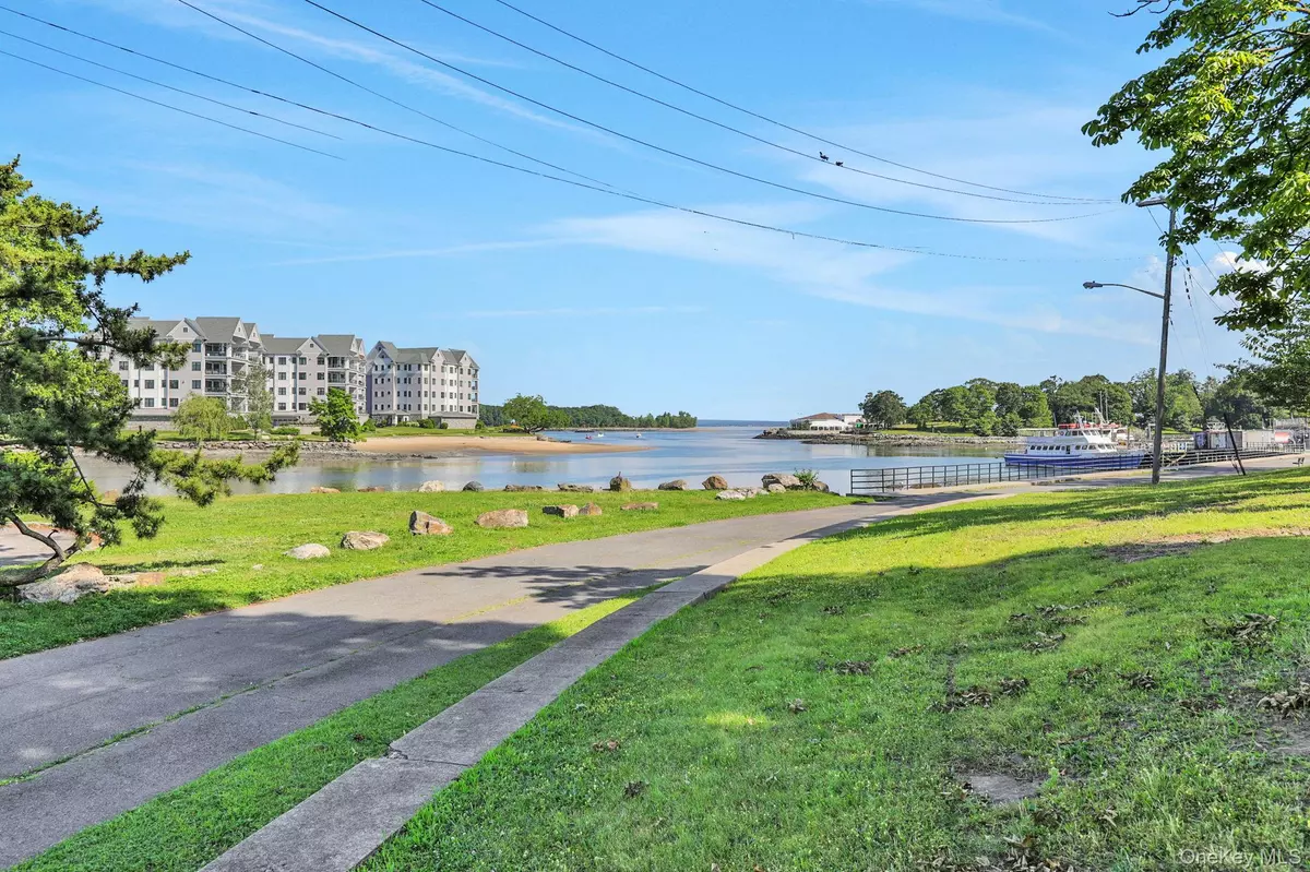 New Rochelle, NY 10805,2 Harbor Lane #301