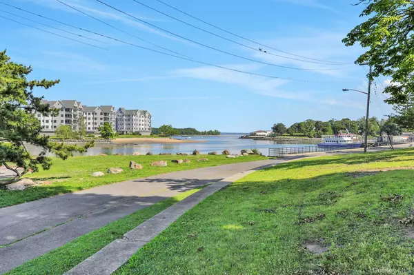 2 Harbor Lane #301, New Rochelle, NY 10805