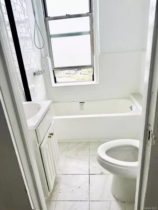 Mount Vernon, NY 10552,472 Gramatan AVE #Bldg. 2, Unit K4