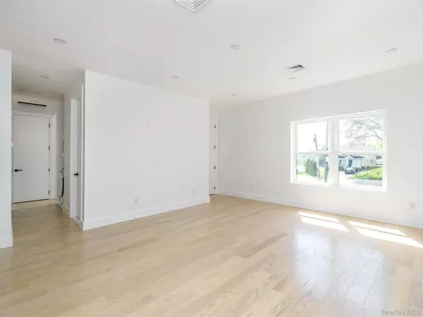 Glen Cove, NY 11542,6 Lee Gray CT #2