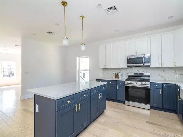 Glen Cove, NY 11542,6 Lee Gray CT #2