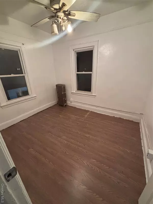 Bronx, NY 10467,855 E 215 ST