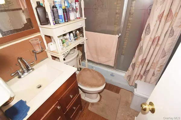 Central Islip, NY 11722,14 E Walnut ST