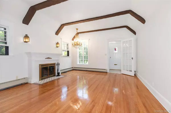 Great Neck, NY 11021,73 Jayson AVE