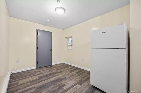 Yonkers, NY 10705,13 Van Cortlandt Park AVE