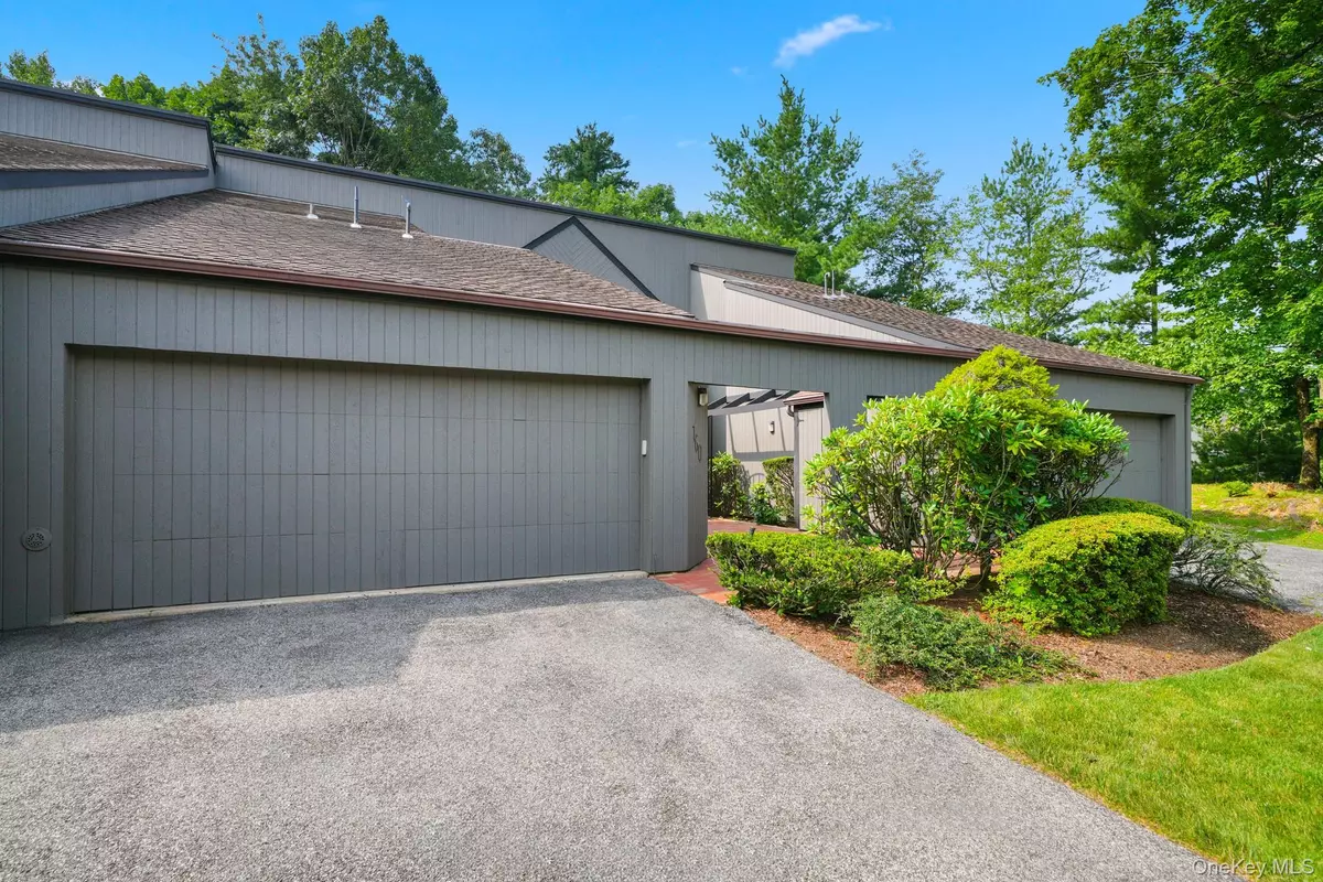 Hartsdale, NY 10530,160 Stone Oaks DR