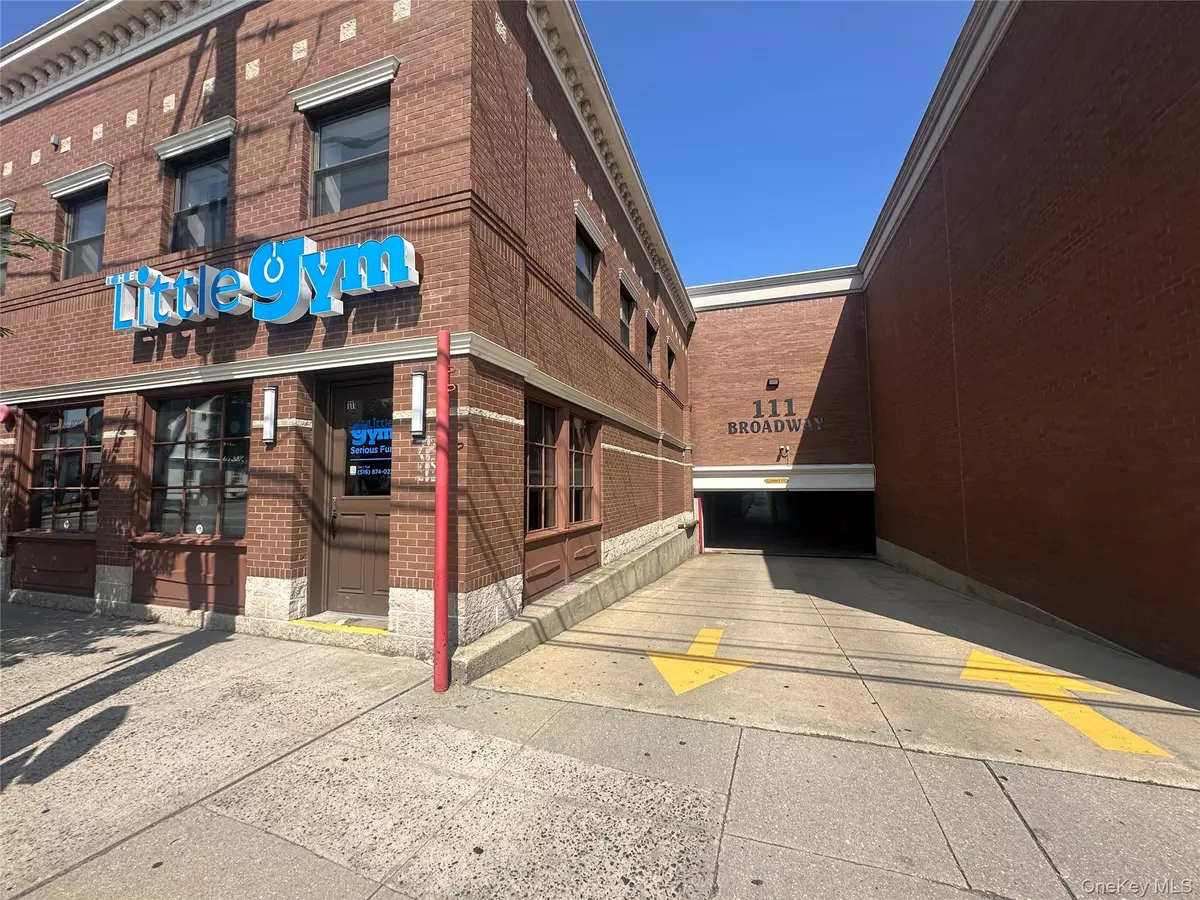 Lynbrook, NY 11563,111 Broadway