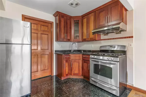 Woodside, NY 11377,40-40 68th ST #1A