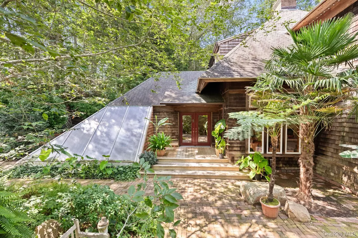 Baiting Hollow, NY 11933,76 Fern RD