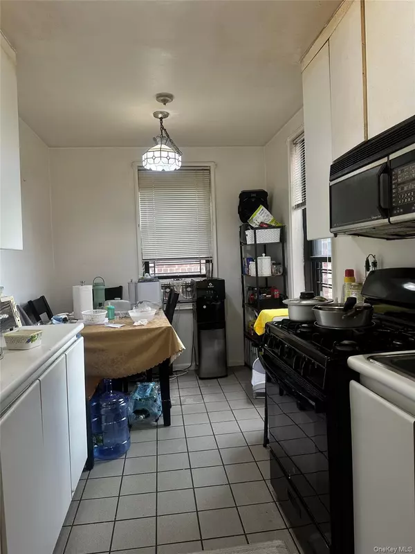 Flushing, NY 11367,150-20 71 AVE #6D