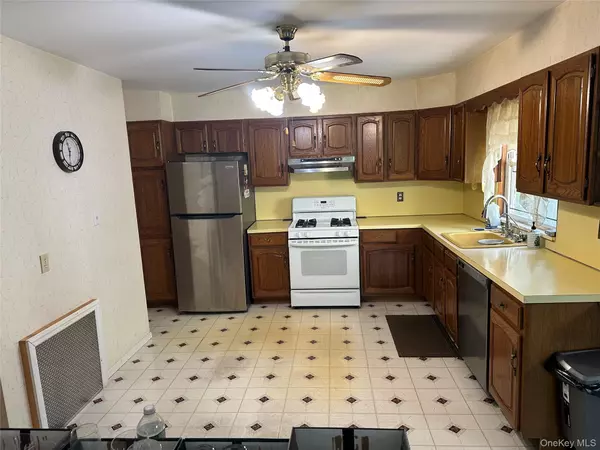 Little Neck, NY 11362,4934 Little Neck Pkwy