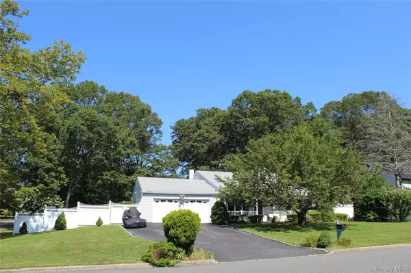 12 Sequoia DR, Coram, NY 11727