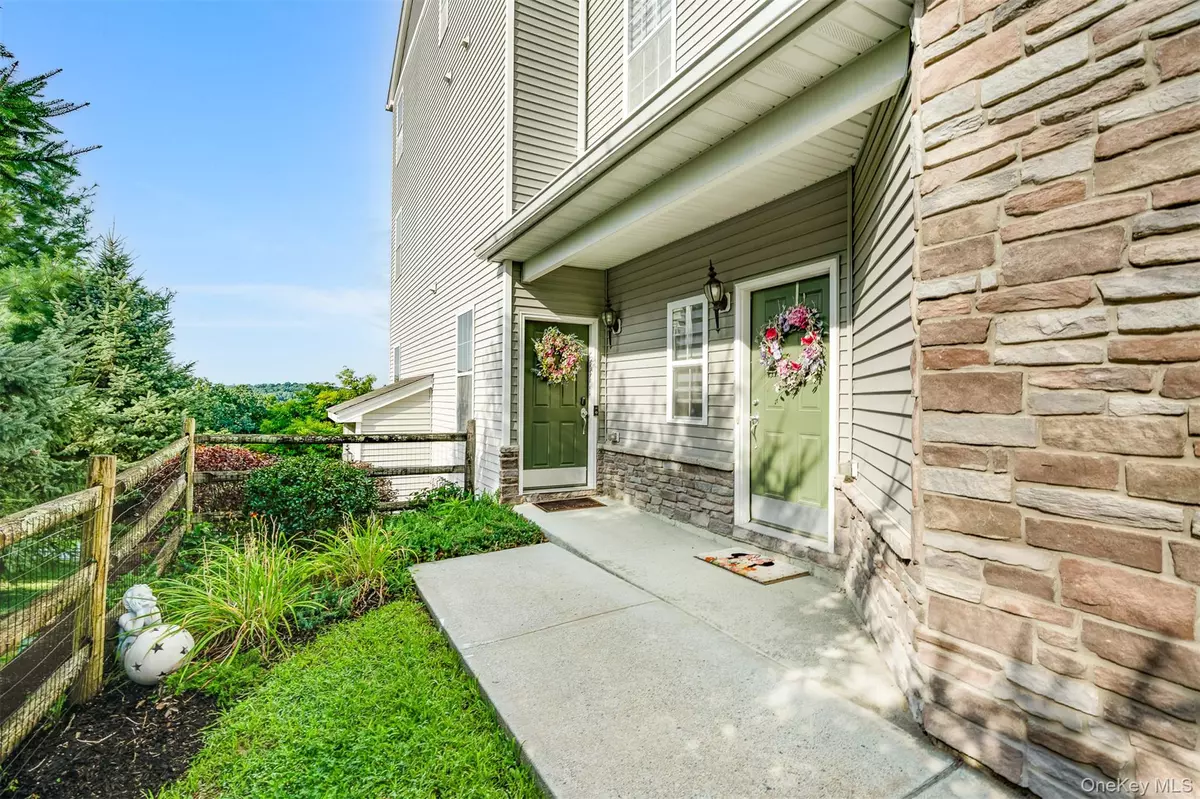 New Windsor, NY 12553,1721 Hawthorn WAY