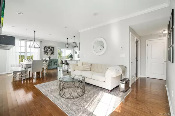 New Windsor, NY 12553,1721 Hawthorn WAY