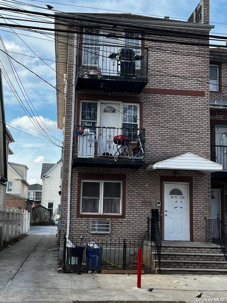 Richmond Hill S., NY 11419,95-52 112 ST