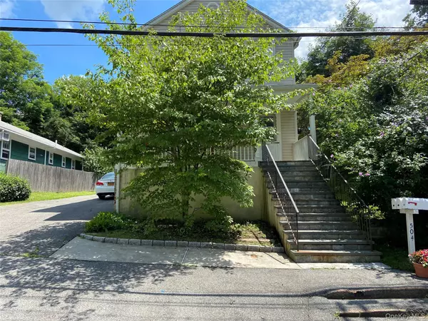 504 Manhattan AVE, Hawthorne, NY 10532
