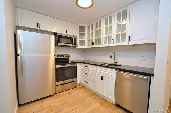 White Plains, NY 10603,407 Woodland Hills RD