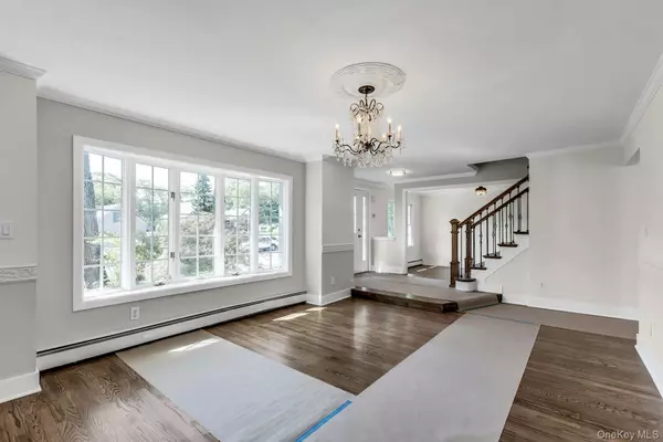 Hauppauge, NY 11788,7 Whitespruce LN