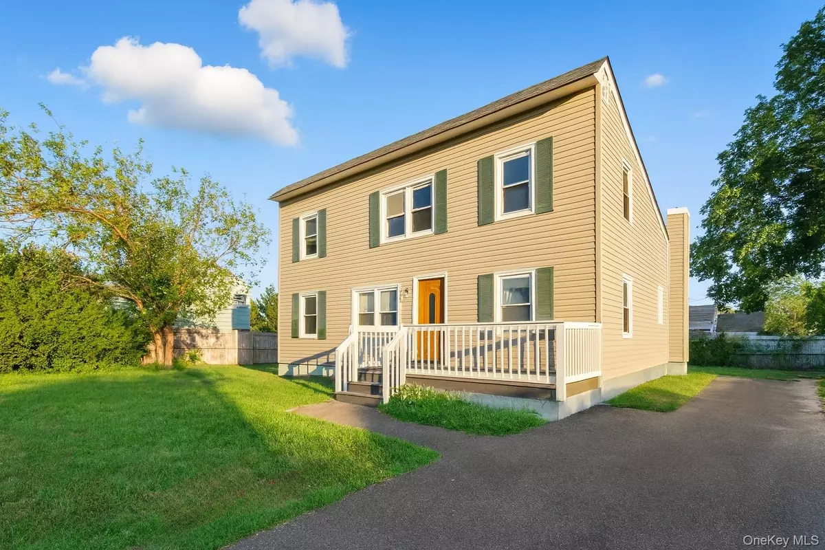 Brentwood, NY 11717,40 White ST