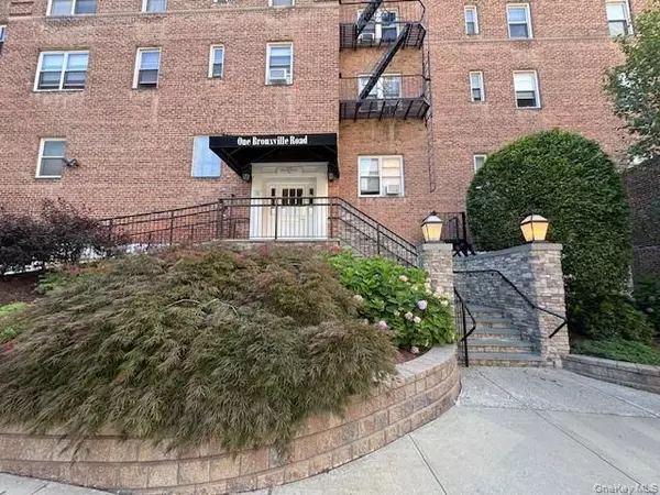 1 Bronxville RD #3M, Bronxville, NY 10708