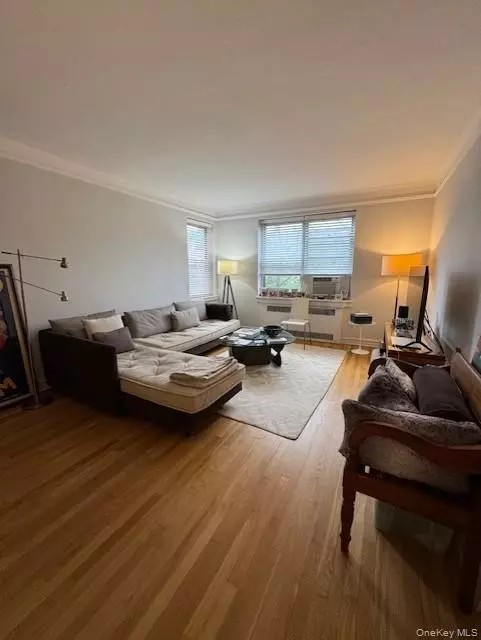 Bronxville, NY 10708,1 Bronxville RD #3M